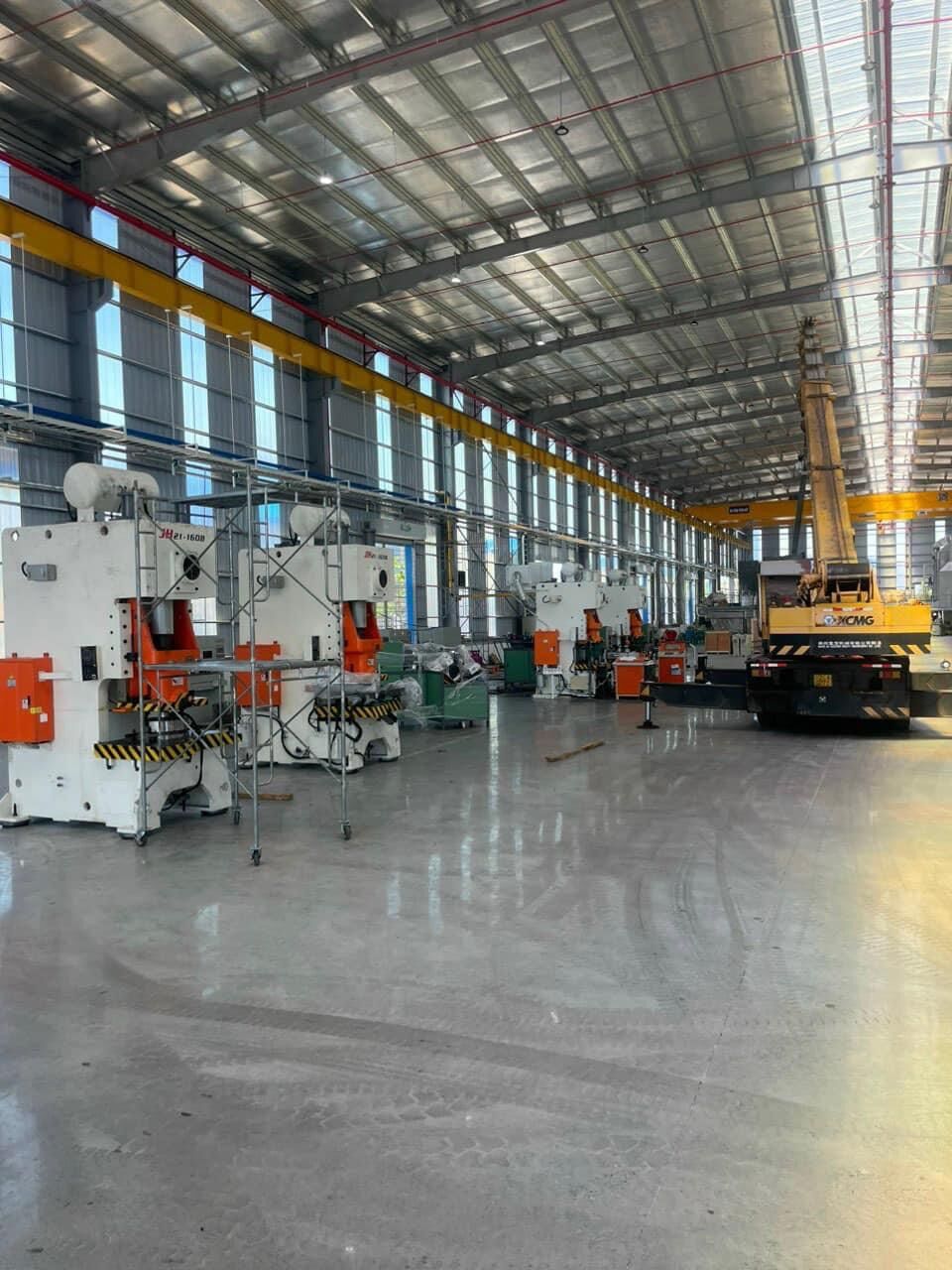 Dịch vụ nâng hạ vận chuyển máy móc nặng tại kcn Đại An